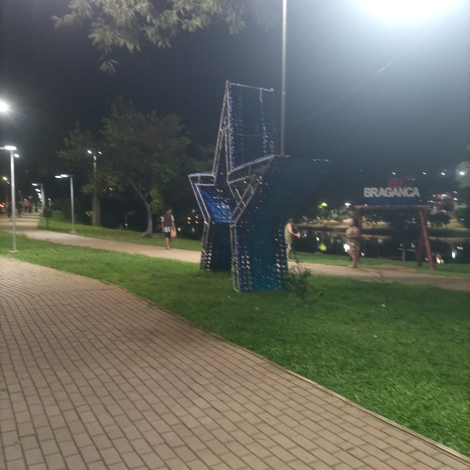 Furtos de cabos afetam ilumina&ccedil;&atilde;o de Natal em Bragan&ccedil;a Paulista (2)