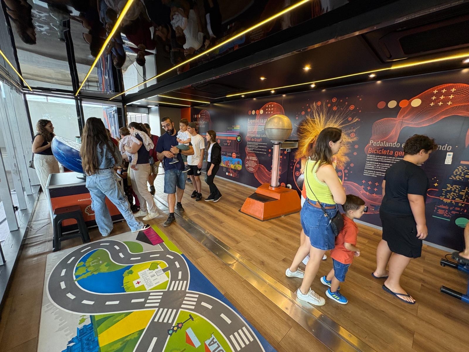 Carreta do Museu Catavento encerra passagem por Bragança Paulista (2)