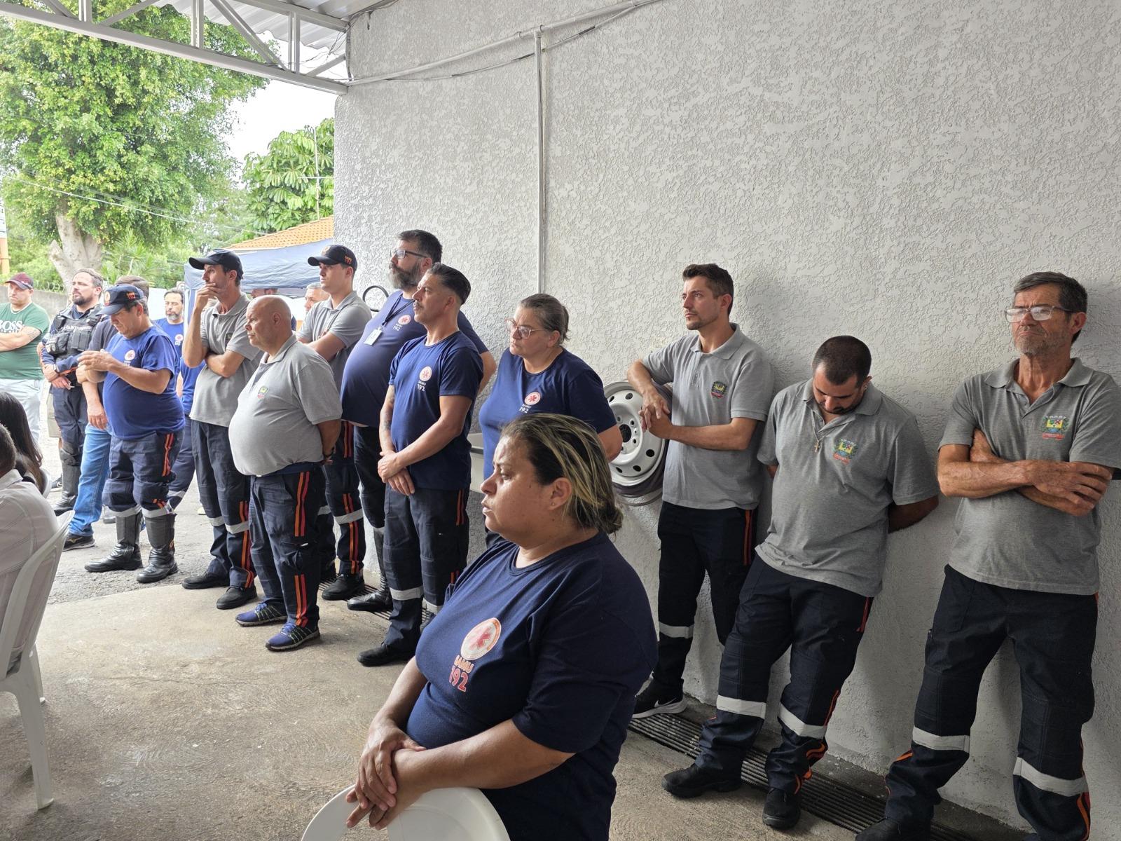 2 Administração entrega novas jaquetas aos motoristas do Programa de Transporte Agendado