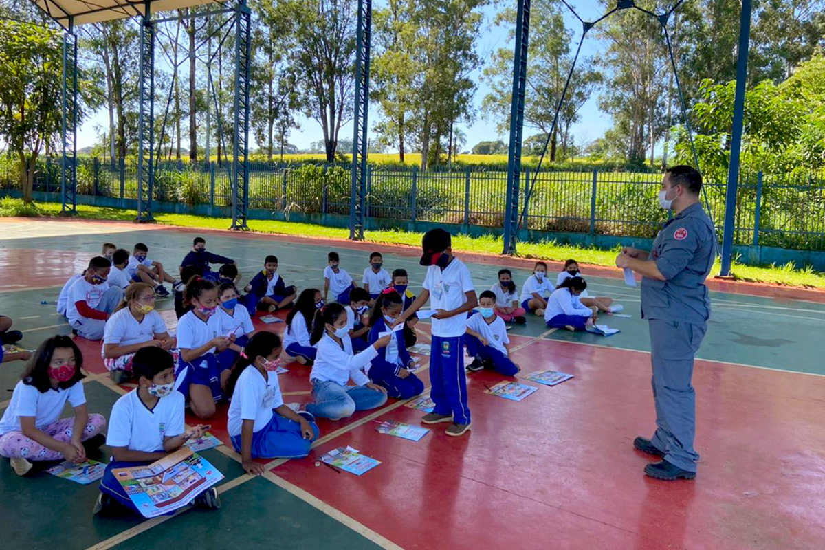 16.03.2022 Escolas Municipais recebem o Projeto Bombeiro na Escola (3)