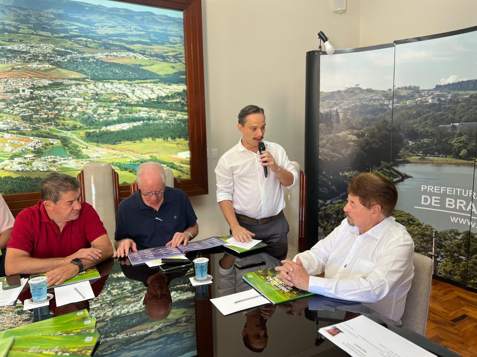 Prefeitura de Bragança Paulista lança Revista de Prestação de Contas (4)