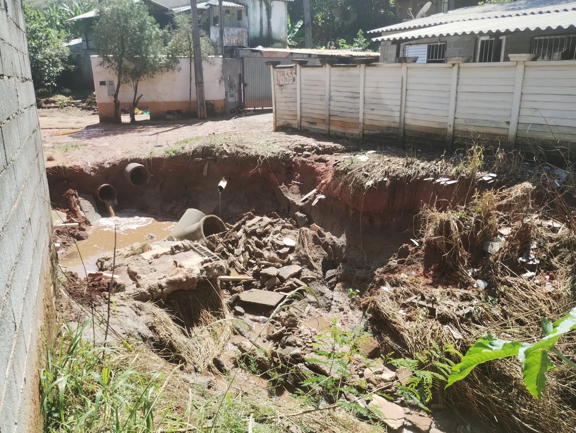 Estragos na Rua Bom Retiro Del Orti