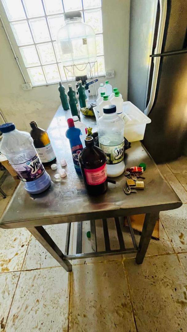 FOTO 2_ESTABELECIMENTO CLANDESTINO COM PRODUTOS PERIGOSOS_23-04-2026