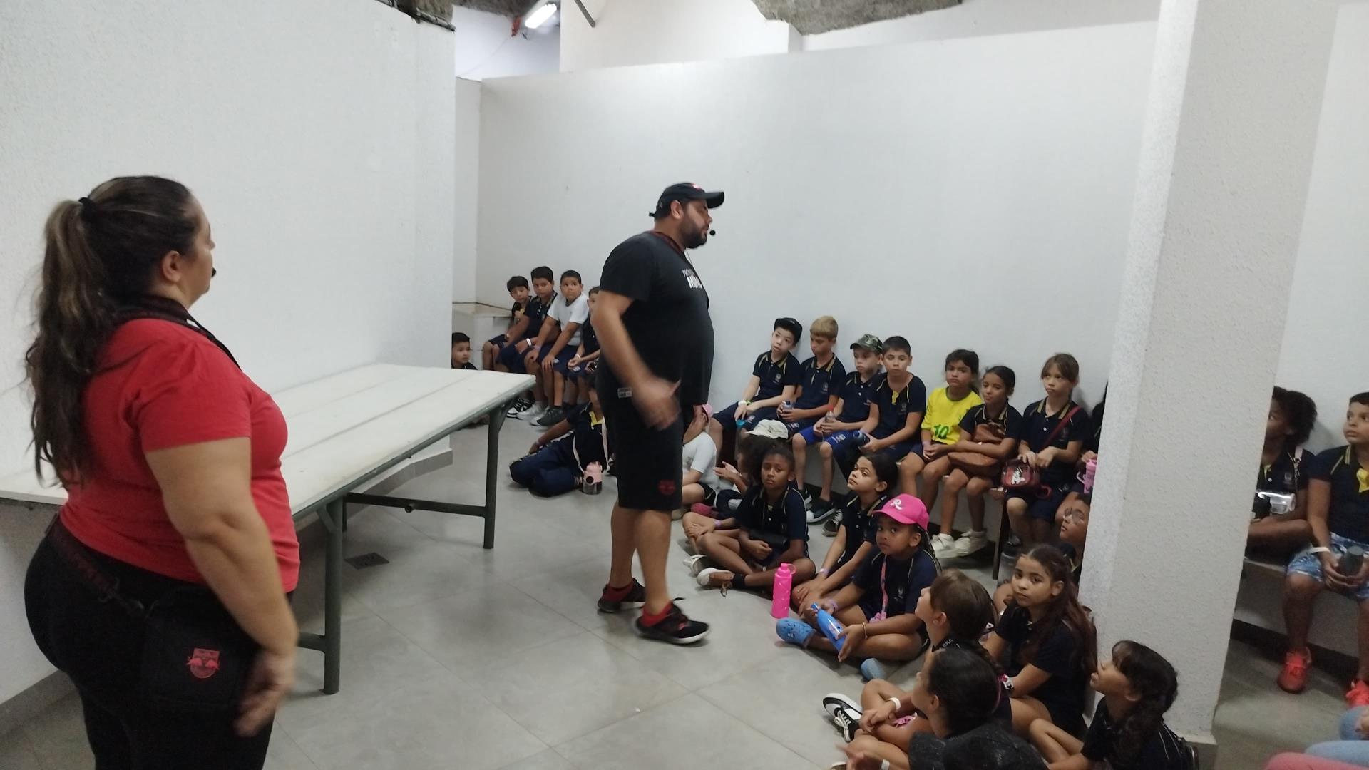 Crian&ccedil;as das escolas municipais de Bragan&ccedil;a Paulista visitam o Est&aacute;dio Nabi Abi Chedid (3)
