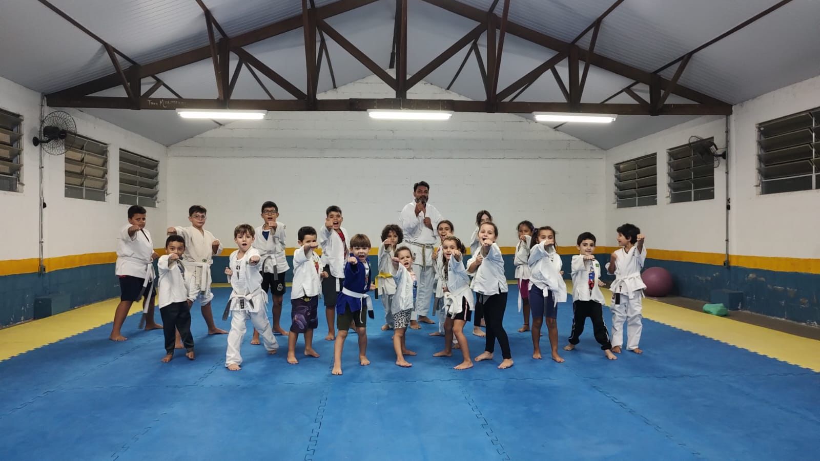 Escolinha de karat&ecirc; abre inscri&ccedil;&otilde;es no Gin&aacute;sio Louren&ccedil;&atilde;o (3)