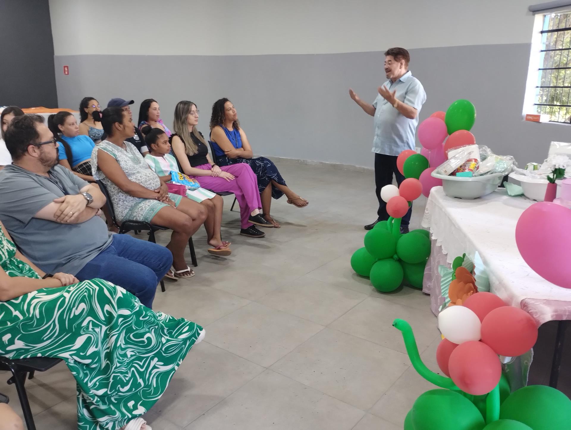 Prefeitura entrega kits de enxoval a gestantes no Projeto Arco-Íris (3)