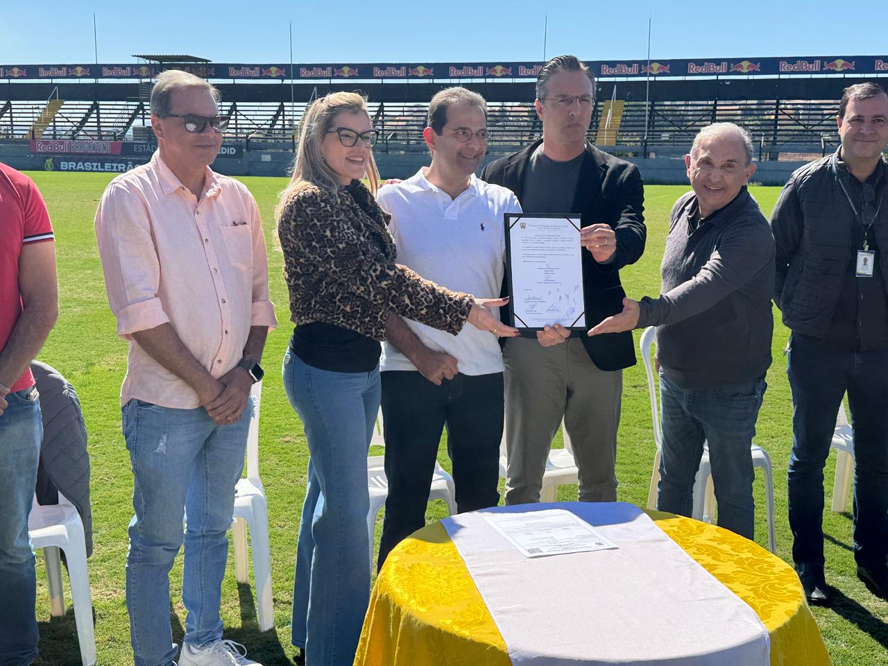 Entrega Alvar&aacute; de demoli&ccedil;&atilde;o do Est&aacute;dio Nabi Abi Chedid