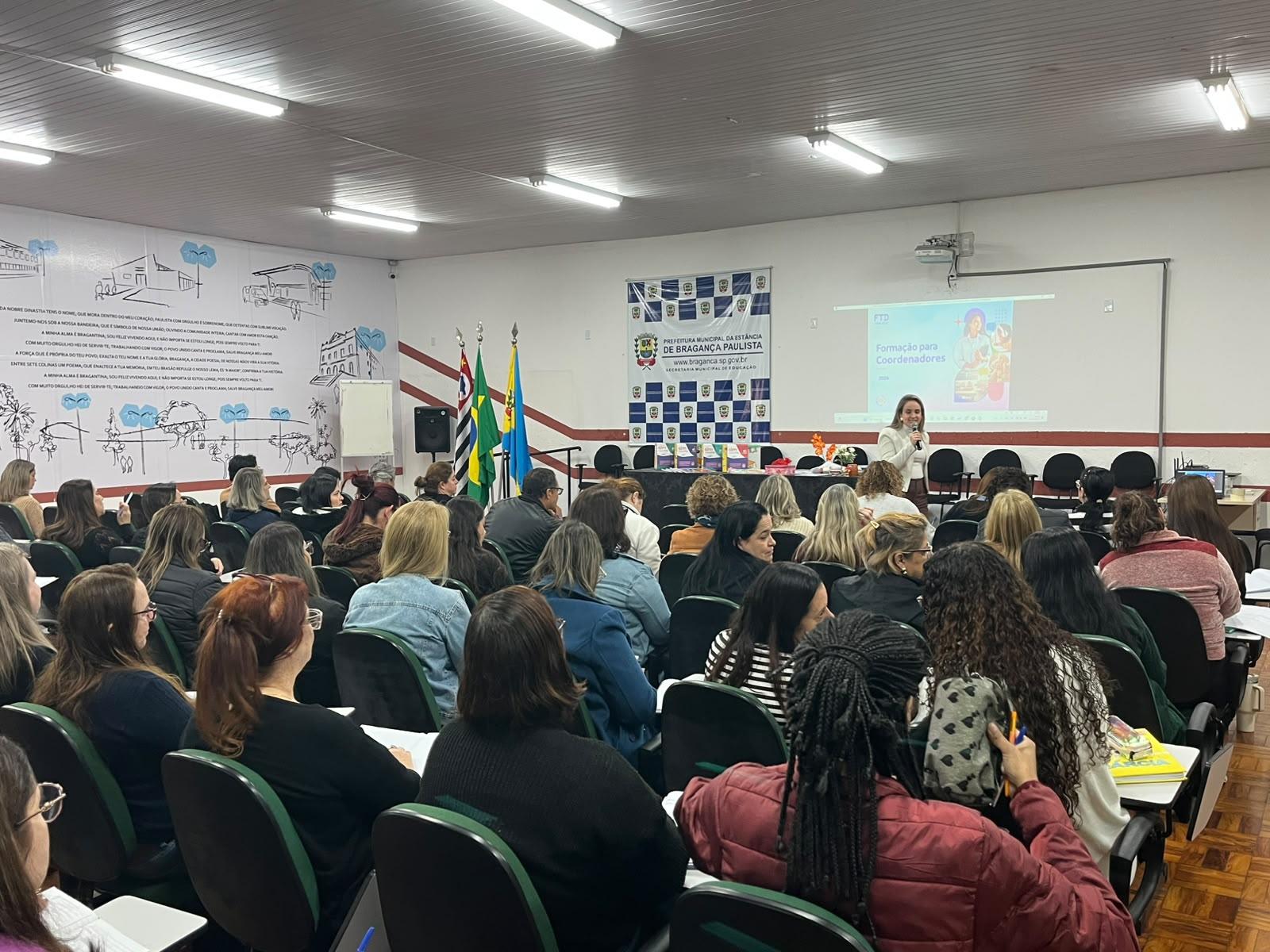 Educa&ccedil;&atilde;o realiza semana formativa para professores coordenadores (2)