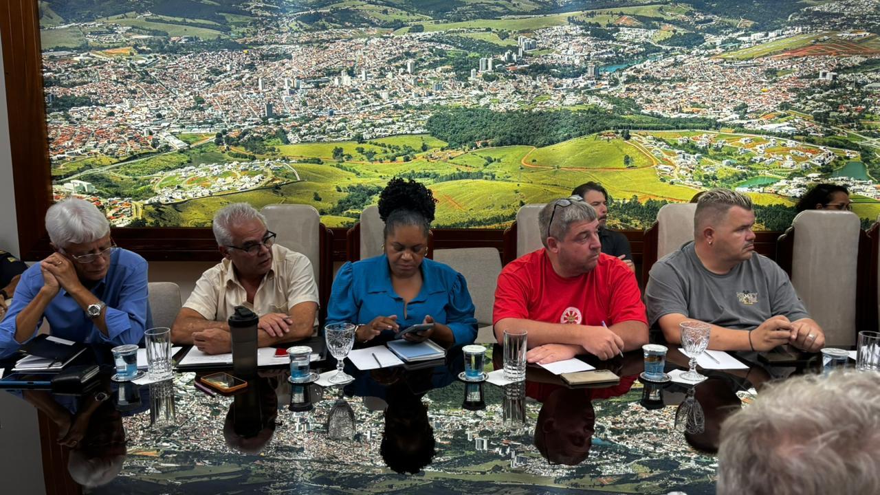 Reuni&atilde;o define primeiros passos para viabilizar desfiles de carnavais em 2027  (2)