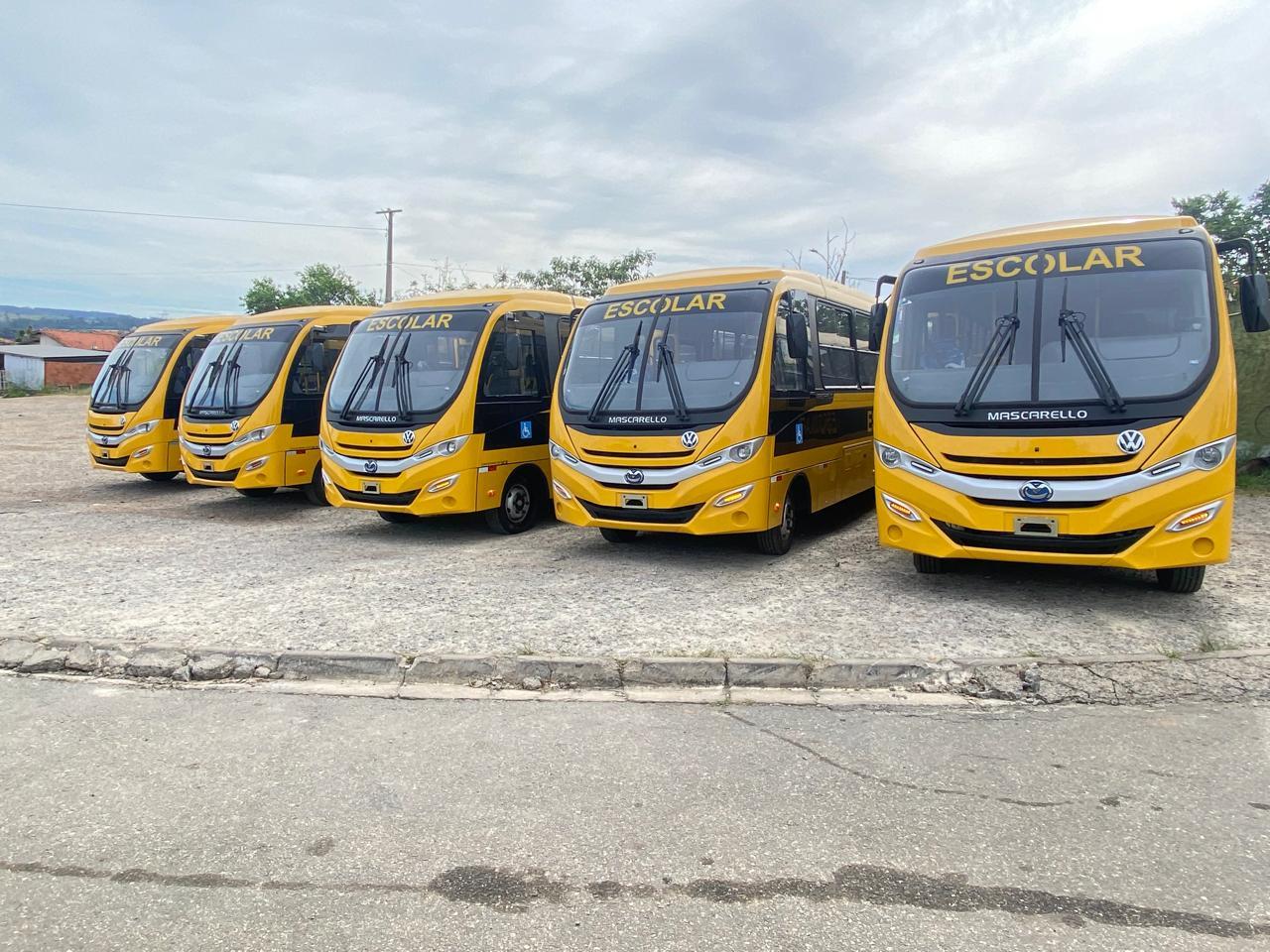 Transporte escolar gratuito recebe novos ve&iacute;culos e completa renova&ccedil;&atilde;o da frota Foto 02