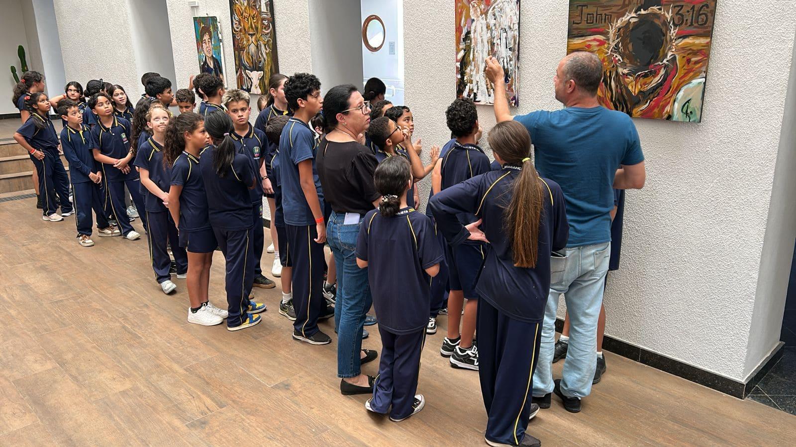 Alunos do 5º ano da E.M. Zitta de Mello Barbosa durante as atividades do Programa Turismo na Escola, em visita ao Centro Cultural (2)