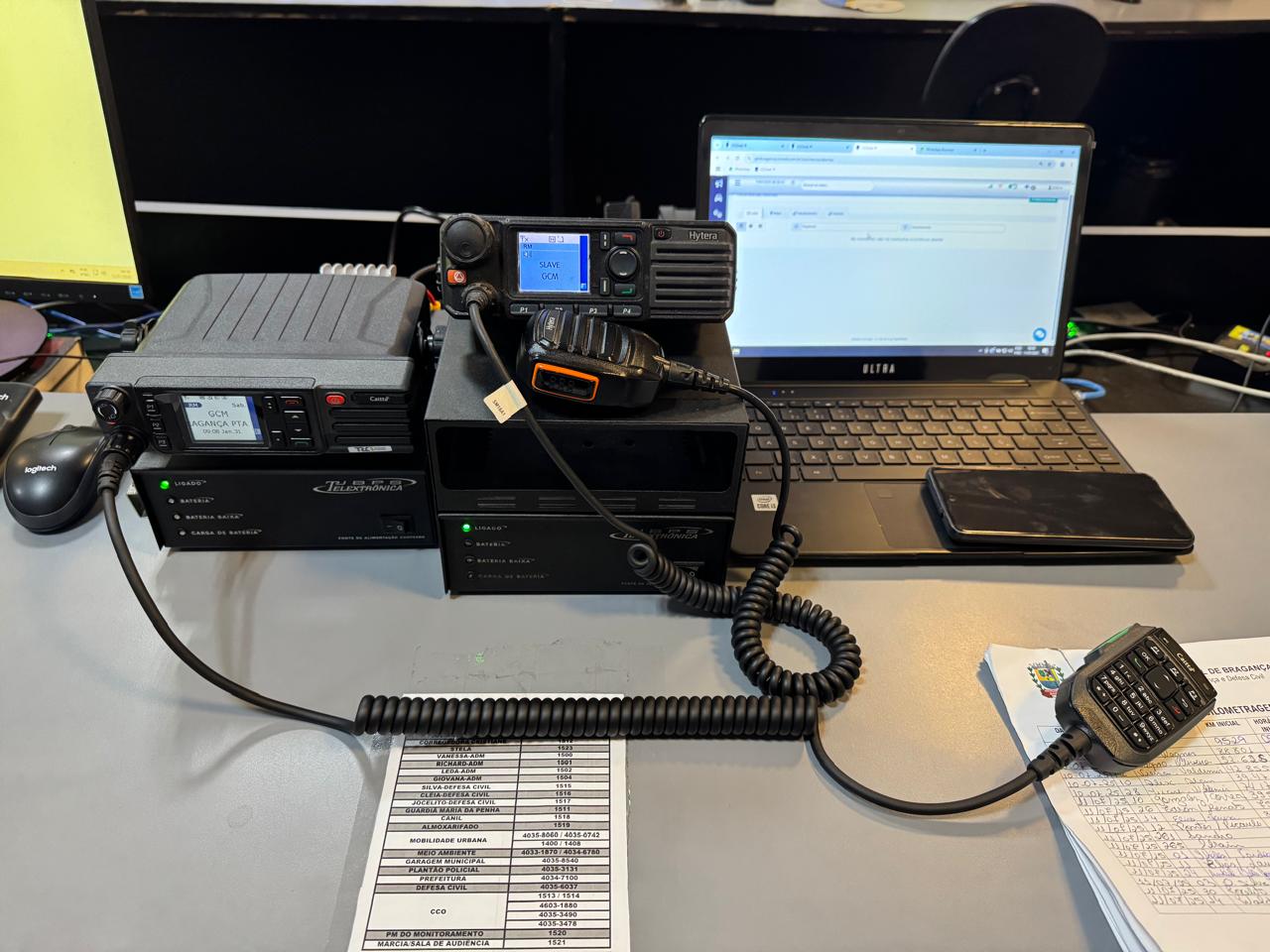 R&aacute;dio novo (aparelho maior) vai substituir modelo mais antigo 01