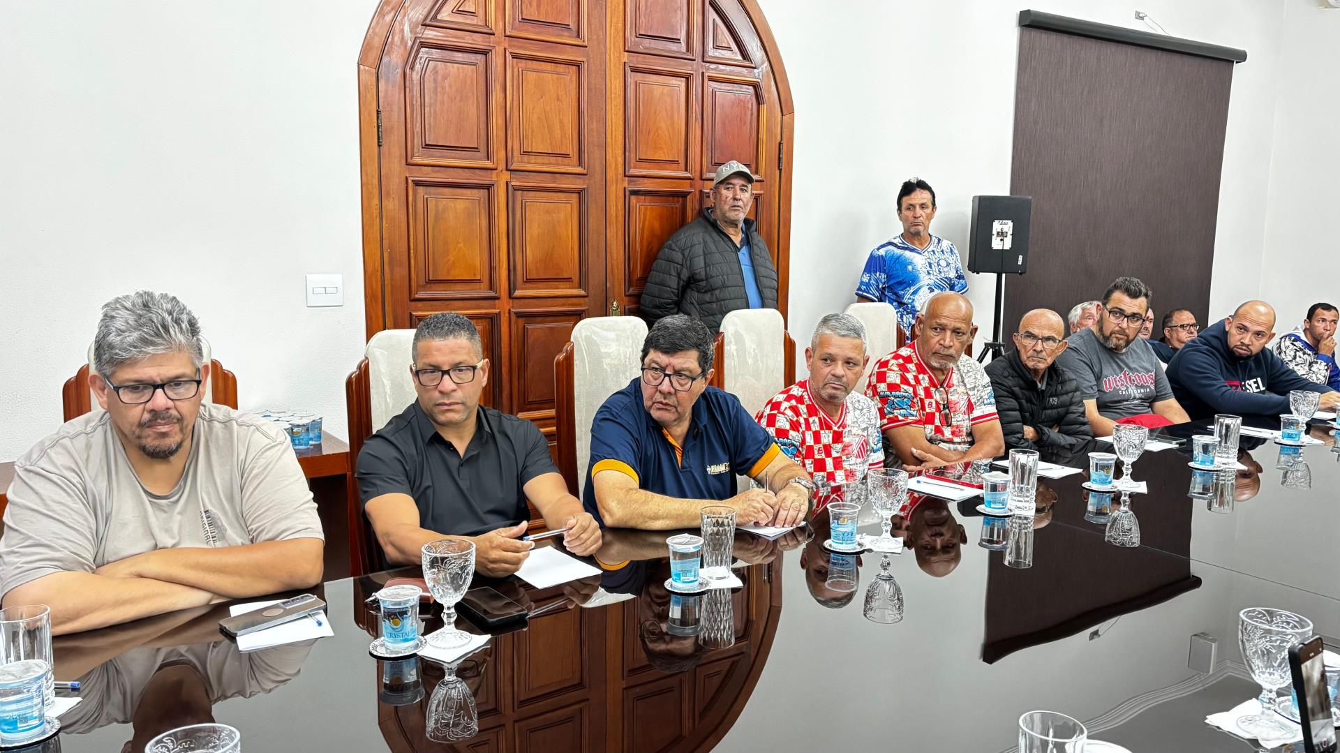 Clubes participam de reuni&atilde;o sobre concess&otilde;es de campos de futebol   Foto 04