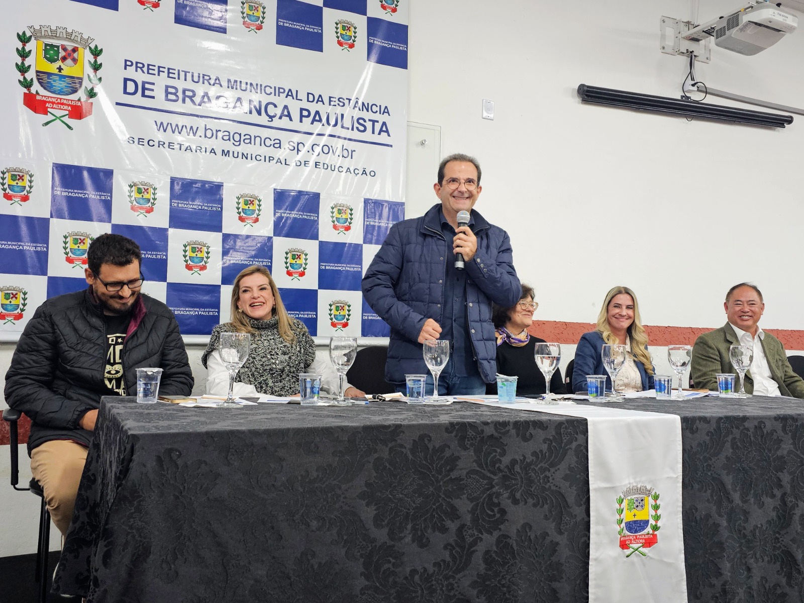 68 pessoas s&atilde;o beneficiadas com a entrega de aparelhos auditivos 2