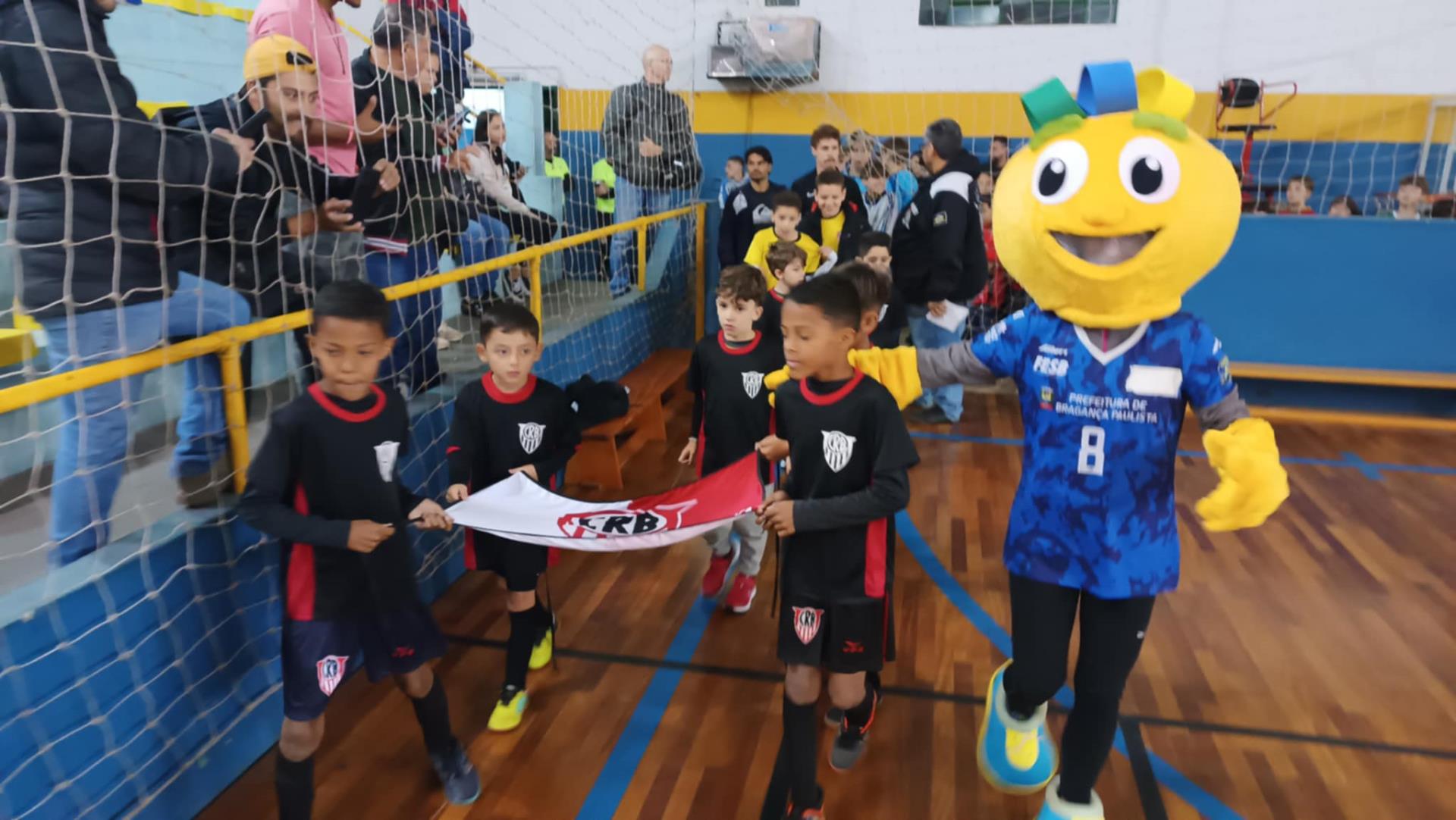 Abertura do Campeonato de Futsal de Menores de Bragan&ccedil;a Paulista re&uacute;ne um bom p&uacute;blico no Louren&ccedil;&atilde;o (3)
