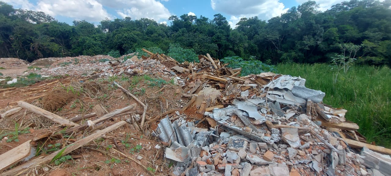 Secretaria Municipal do Meio Ambiente fiscaliza descarte irregular de res&iacute;duos s&oacute;lidos em Bragan&ccedil;a Paul (3)