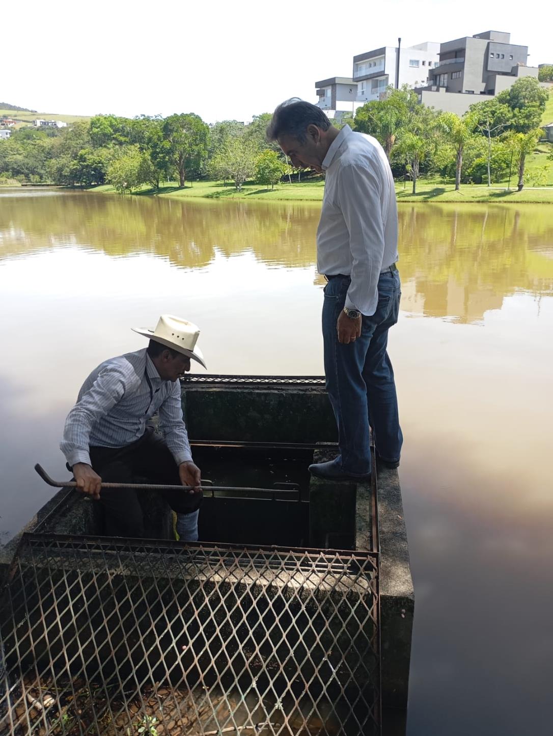 Prefeitura amplia capacidade de retenção de águas pluviais no Lago do Condomínio Vale das Águas pelo Programa “De Olho na Chuva” (2)