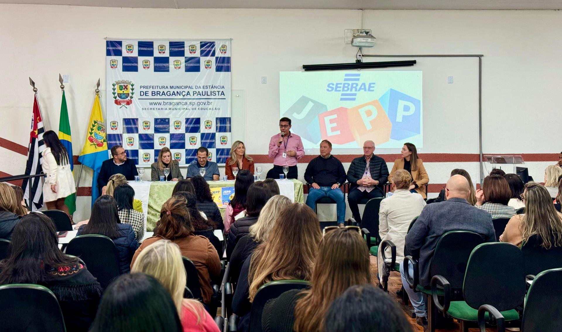 Prefeitura lan&ccedil;a Programa JEPP e entrega simb&oacute;lica d (3)