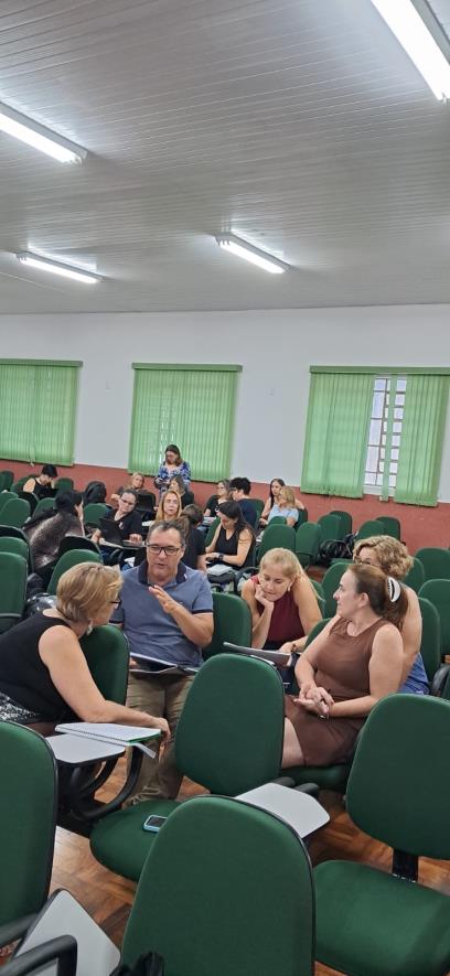 Rede municipal realiza encontro de forma&ccedil;&atilde;o para fortalecer ensino nas escolas Foto 02