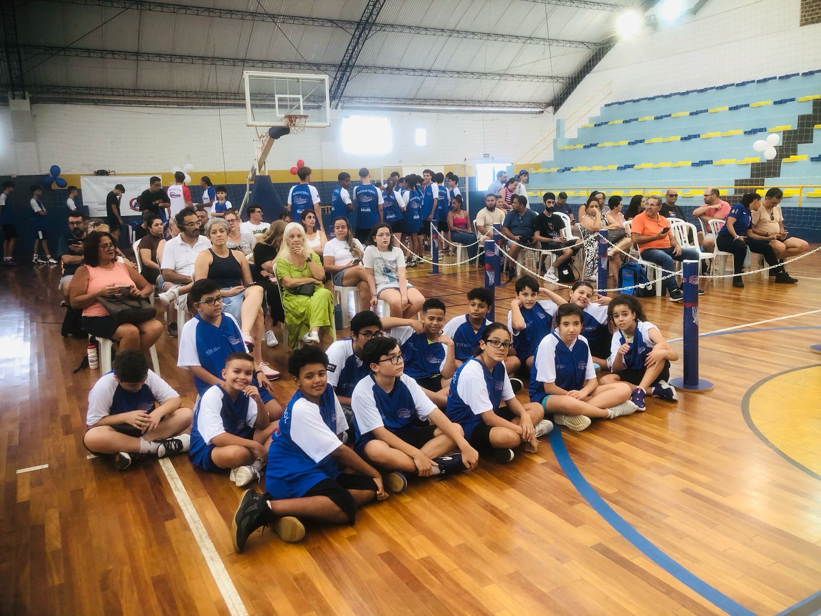 Janeth Arcain entrega uniformes em Bragan&ccedil;a Paulista (3)