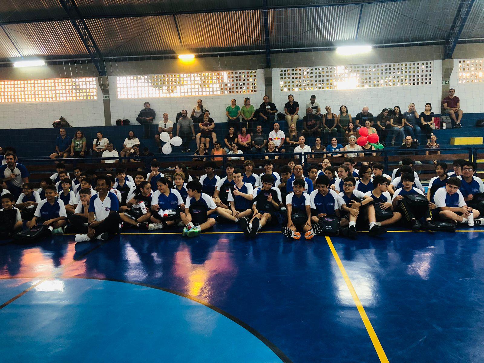 Alunos do Projeto Janeth Arcain recebem uniformes em Bragan&ccedil;a Paulista (2)