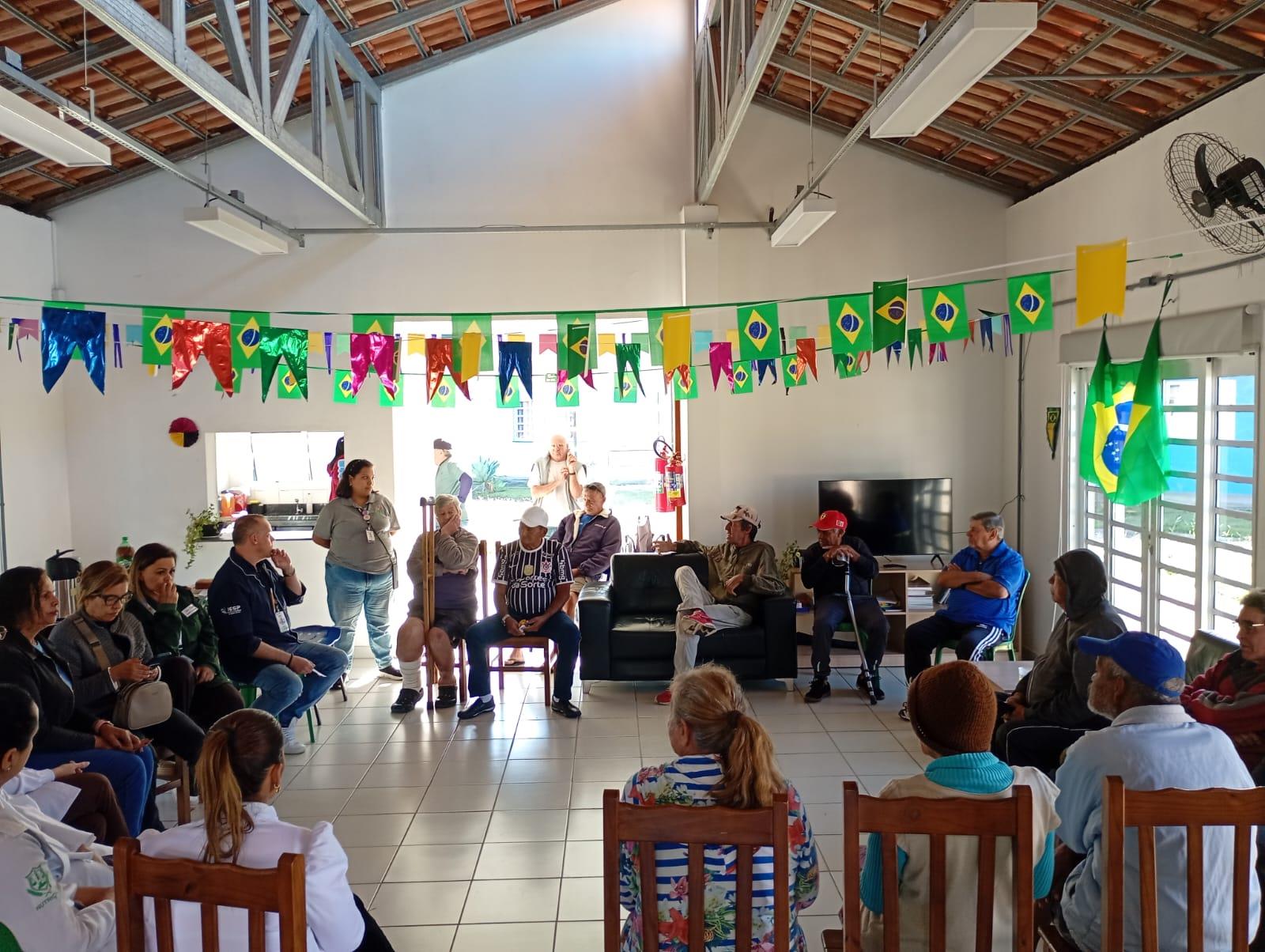 Equipe da ESF Cidade Jardim realiza a&ccedil;&atilde;o de promo&ccedil;&atilde;o &agrave; sa&uacute;de para moradores do Programa Vida Longa (2)