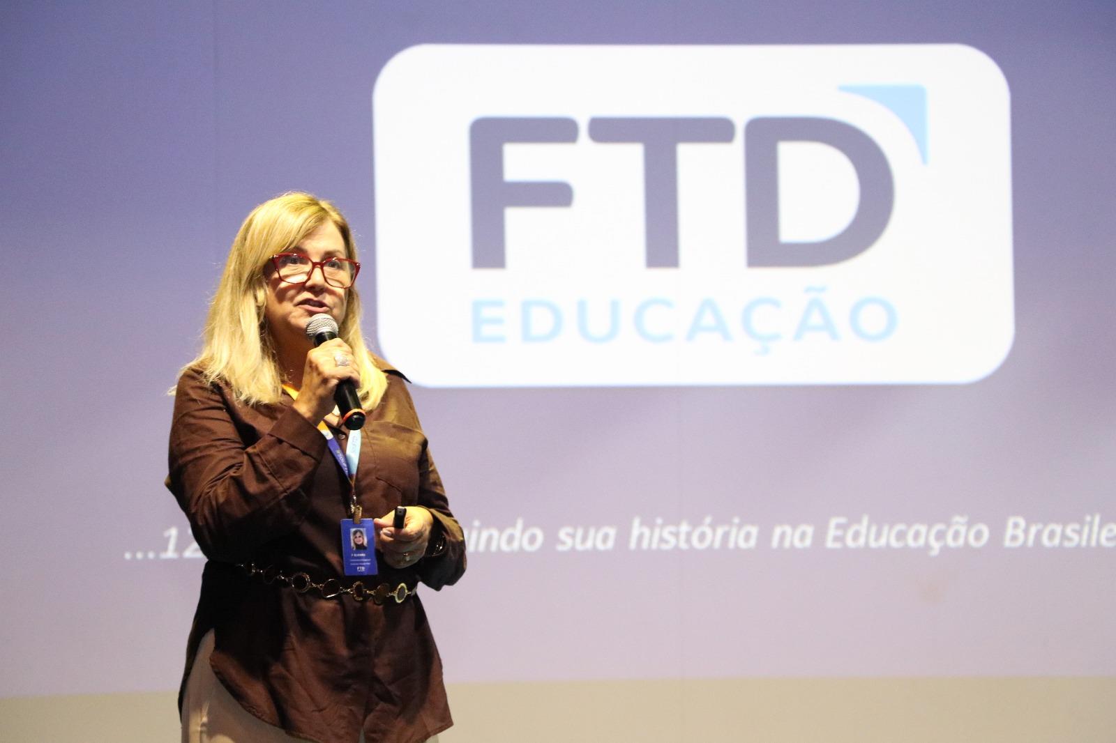 Educação apresenta uniformes, kits escolares e material didático e marca nov (3)