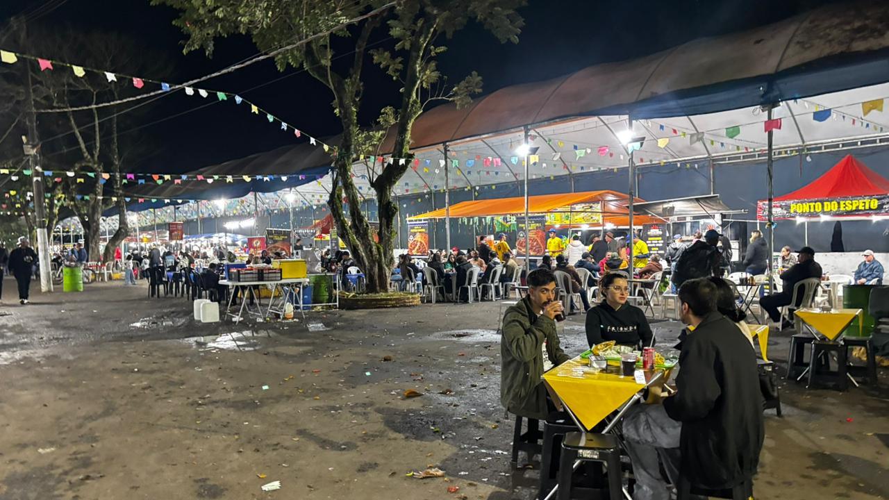 Feira Noturna ter&aacute; show de Marcelo Cowboy e participa&ccedil;&atilde;o da Escola Municipal Carlos Frederico nesta quinta-feira 01