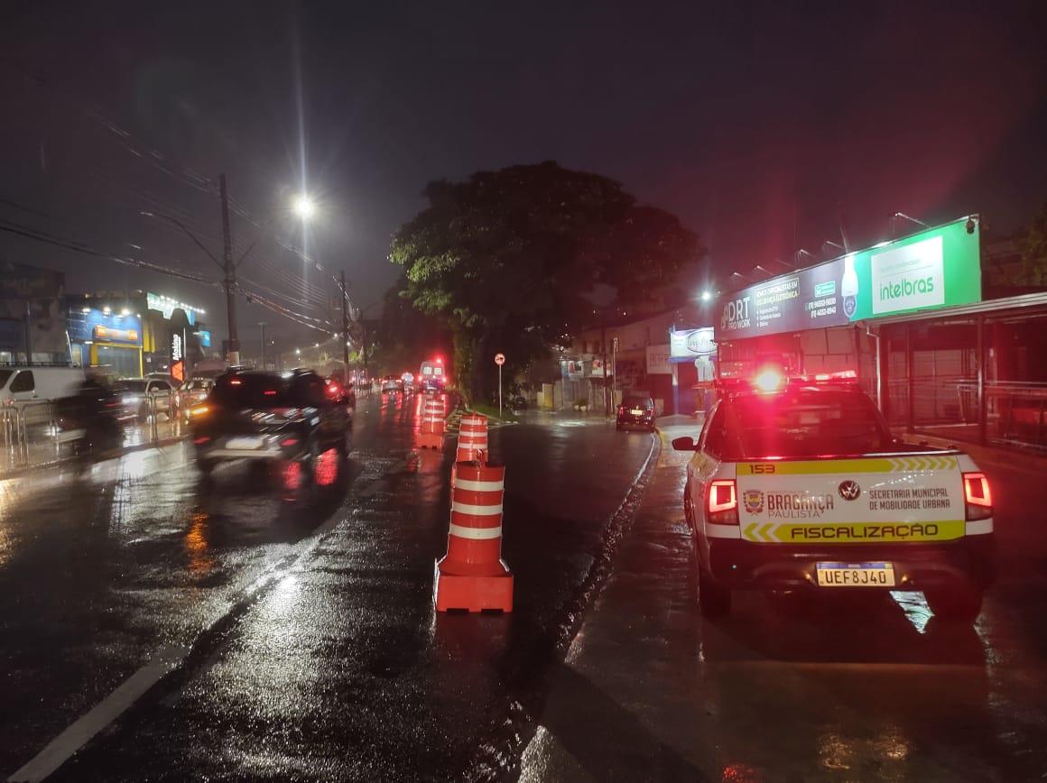 Cidade &eacute; atingida por alto volume de chuva Foto 02
