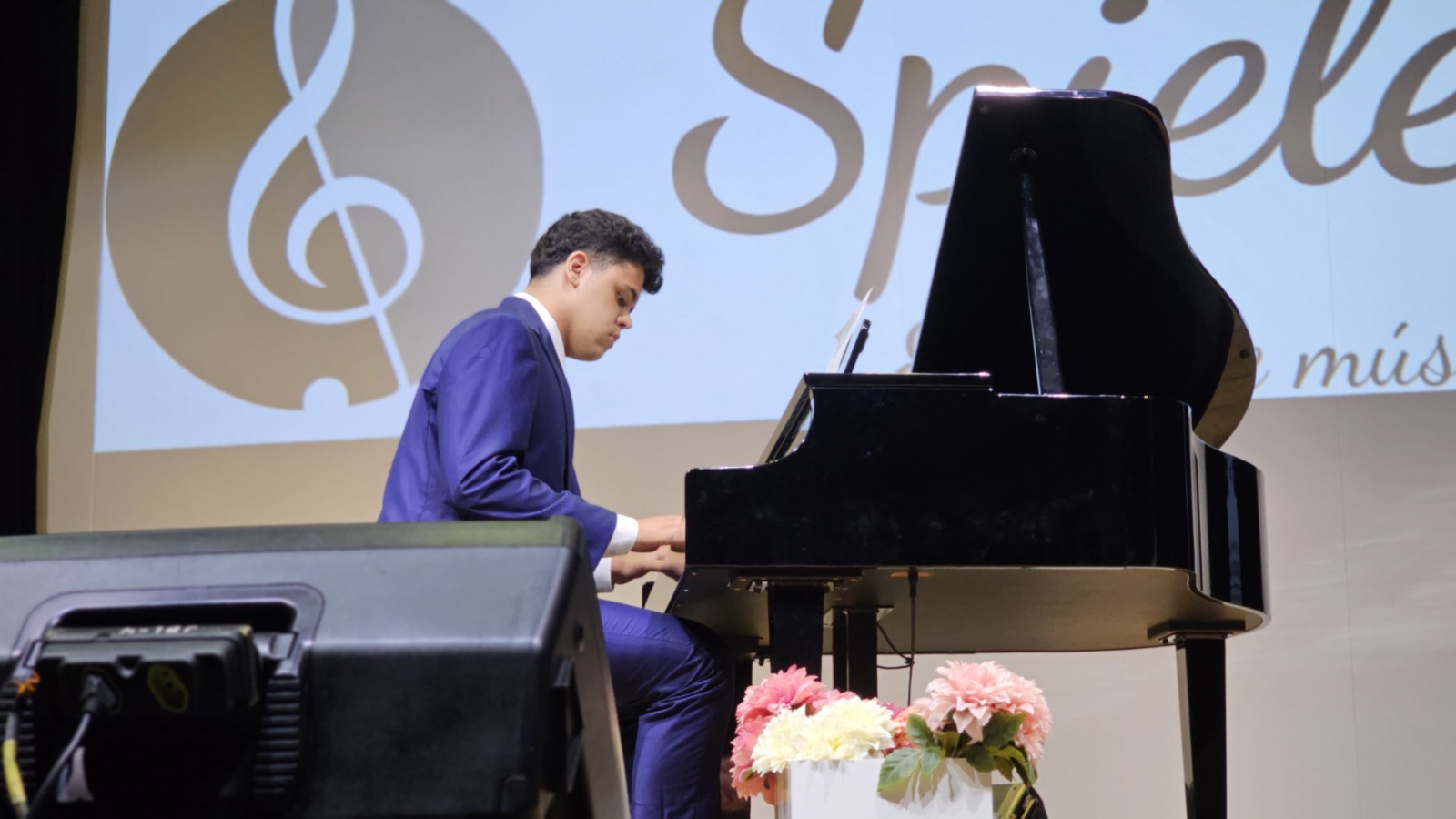 Recital de Piano Spielen no Maio Cultural 2025 arrecada quase 100 kg de alimentos para o Fu (3)
