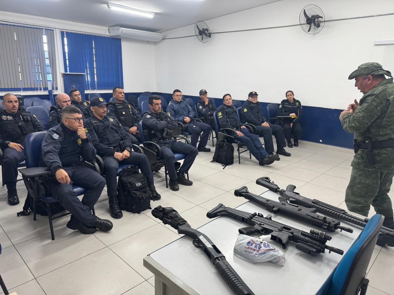 Guarda Civil Municipal realiza treinamento de requalificação no uso de armamentos Foto 02