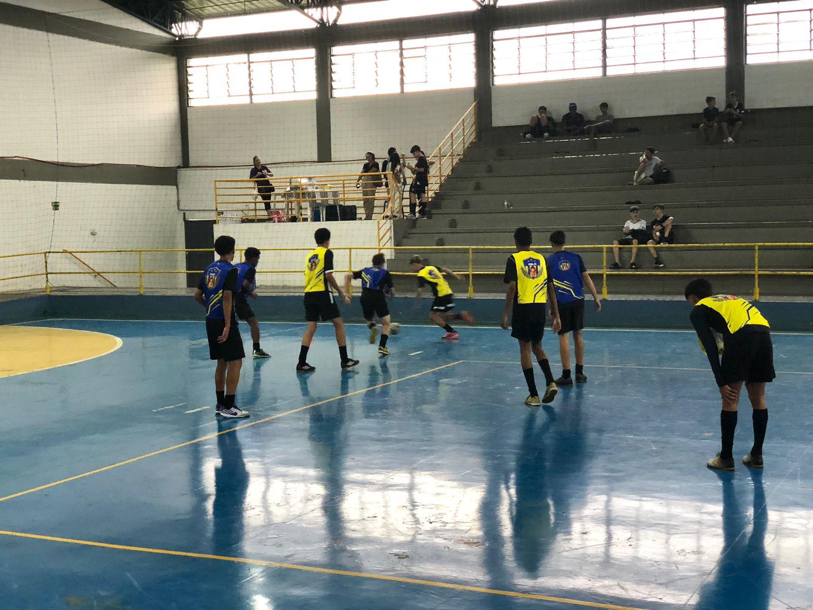 Projeto Juba Futsal seleciona 46 atletas em peneira realizada no Gin&aacute;sio Rubens Batazza (2)