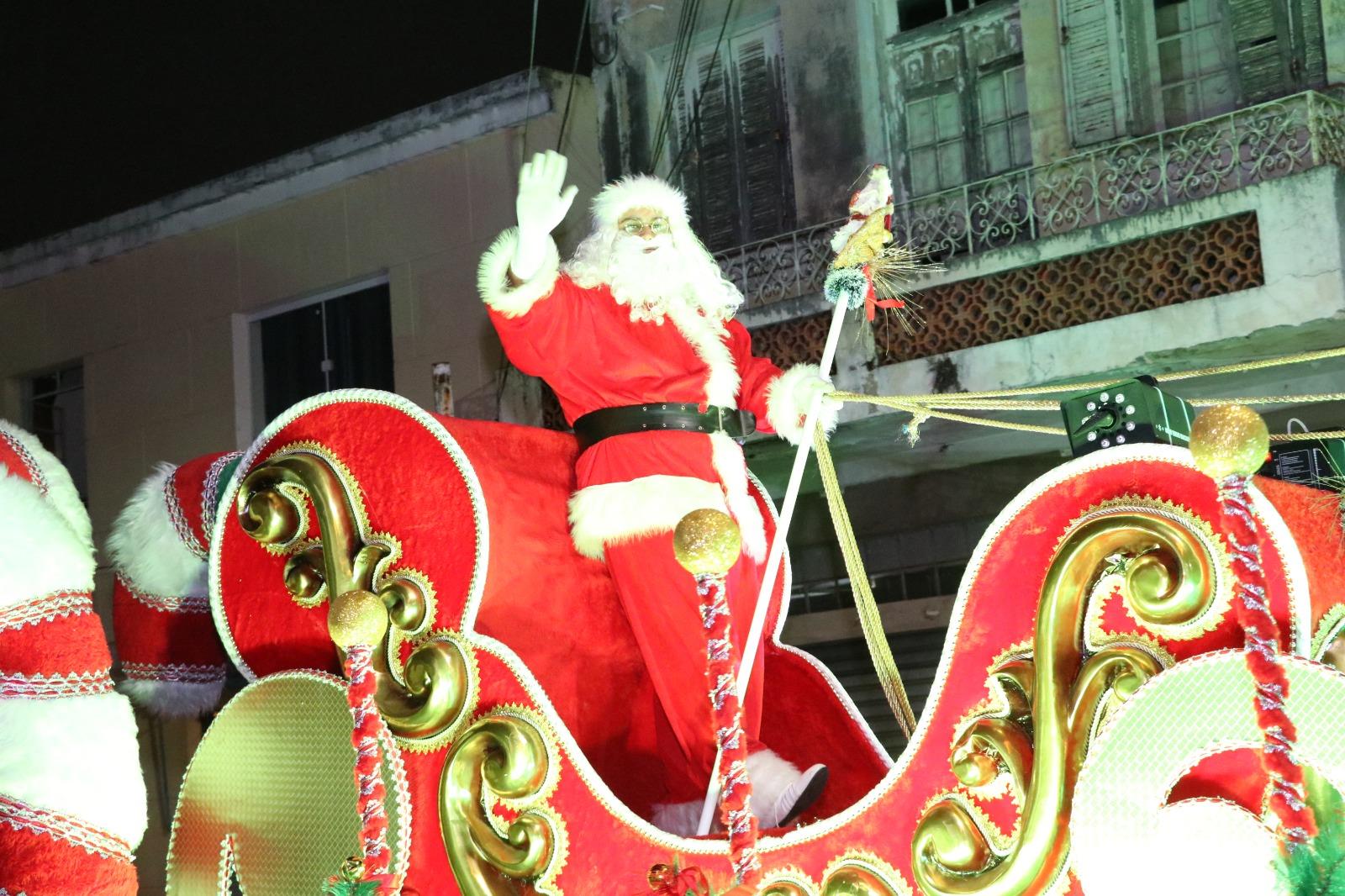 Parada de Natal emociona Bragan&ccedil;a Paulista e transforma o Centro em um grande espet&aacute;culo de luz, encanto e uni&atilde;o (4)