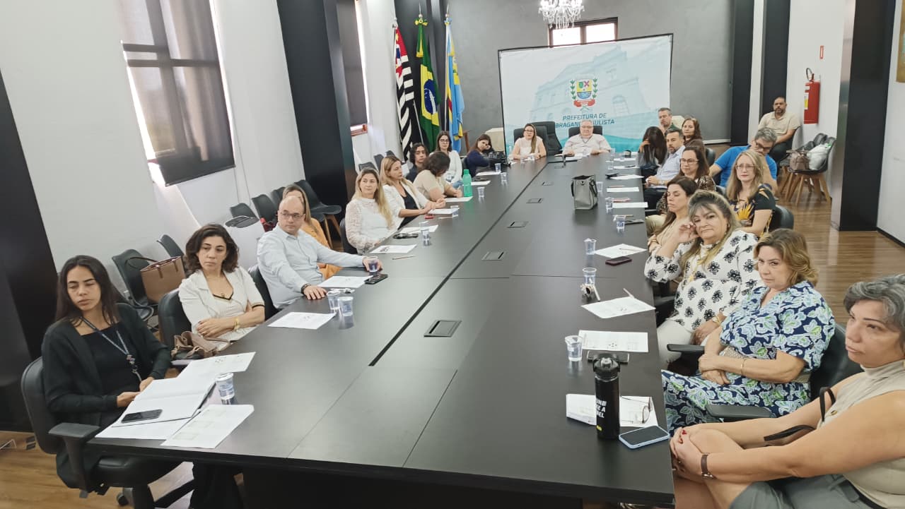 Advogados e servidores administrativos participam de palestra sobre defesa do município junto