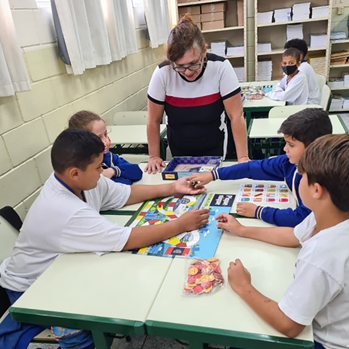 03.05.2022 Alunos da rede municipal t&ecirc;m aulas de Educa&ccedil;&atilde;o Financeira e aprendem como poupar e investir (3)