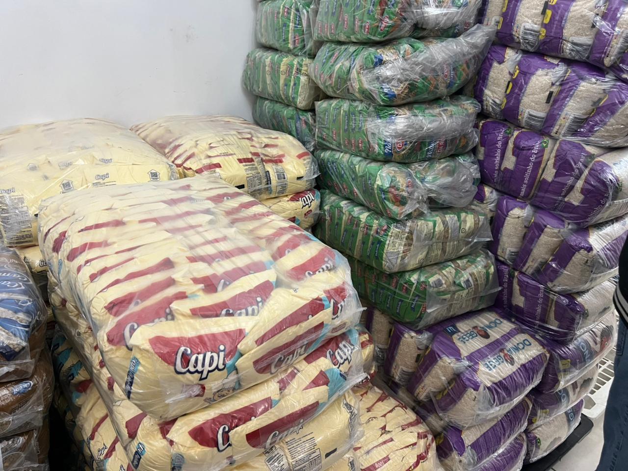 Folia solid&aacute;ria &lsquo;Bloco do Guaran&aacute;&rsquo; arrecada quase duas toneladas de alimentos