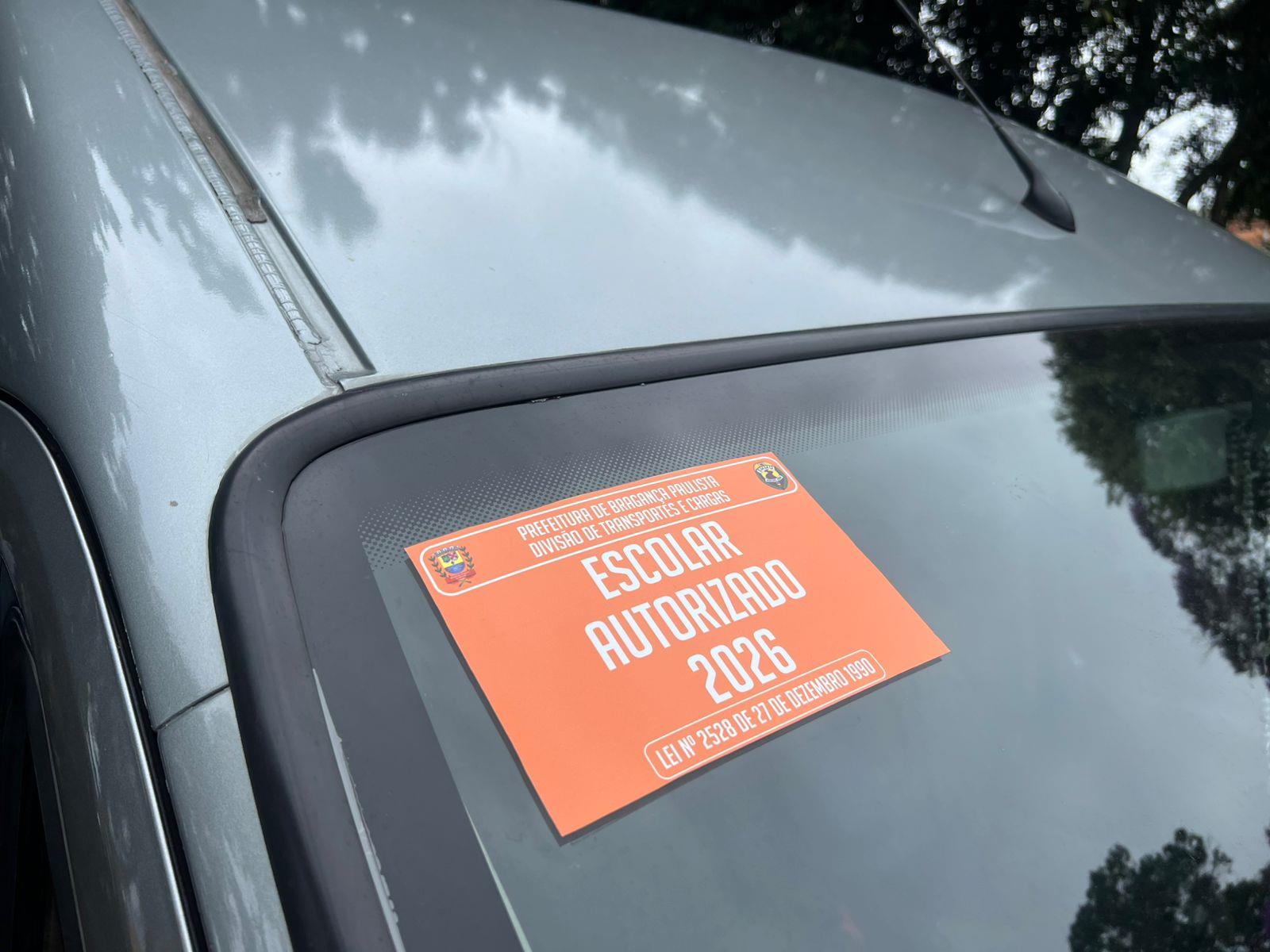 Foto 03 Transporte escolar autorizado deve retirar selo oficial