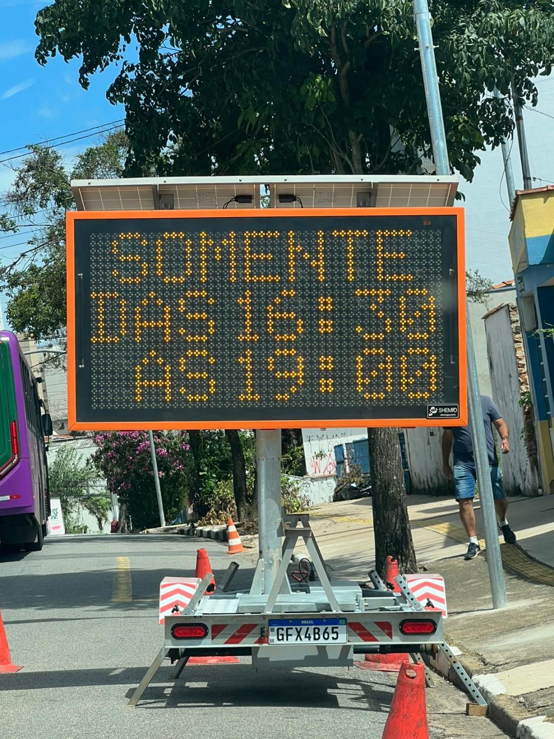 Faixa revers&iacute;vel na Avenida Ant&ocirc;nio Pires Pimentel tem novo hor&aacute;rio de funcionamento (6)