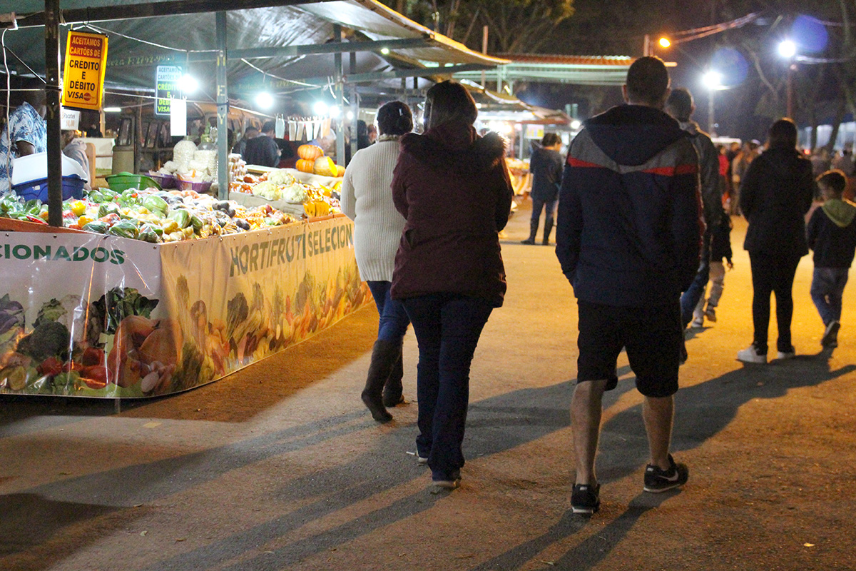 Feira Noturna do Posto de Monta tem atrativos musicais, hortifruti e variedades (3)