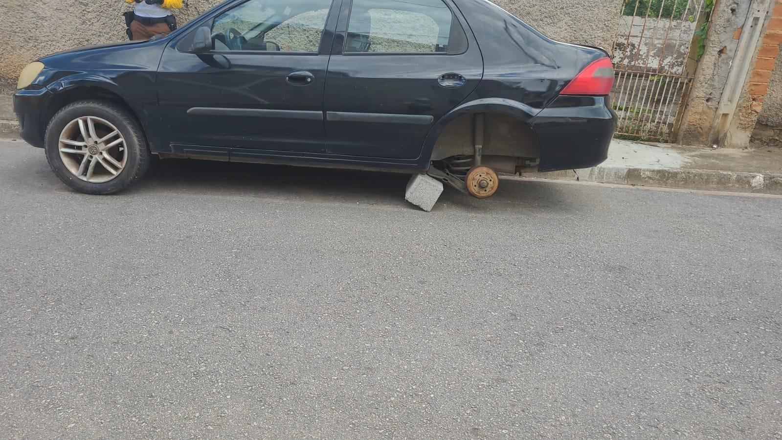 Secretaria Municipal de Mobilidade Urbana inicia grande operação de remoção de veículos abandonados Foto 03