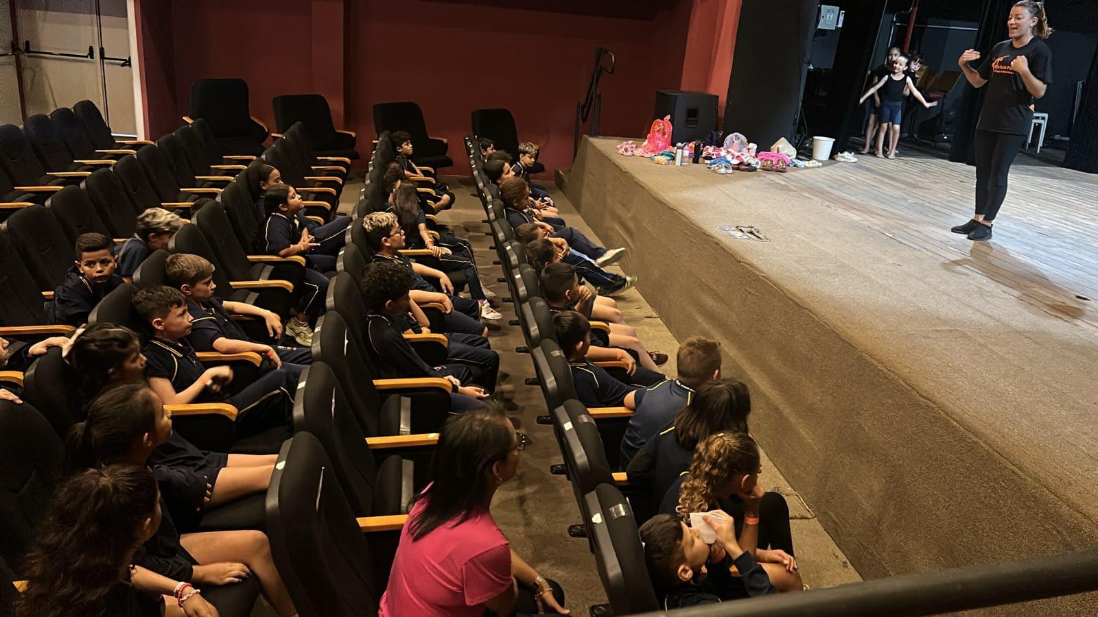 Alunos do 4º ano da E.M. Zitta de Mello Barbosa durante as atividades do Programa Turismo na Escola, em visita ao Centro Cultural (2)