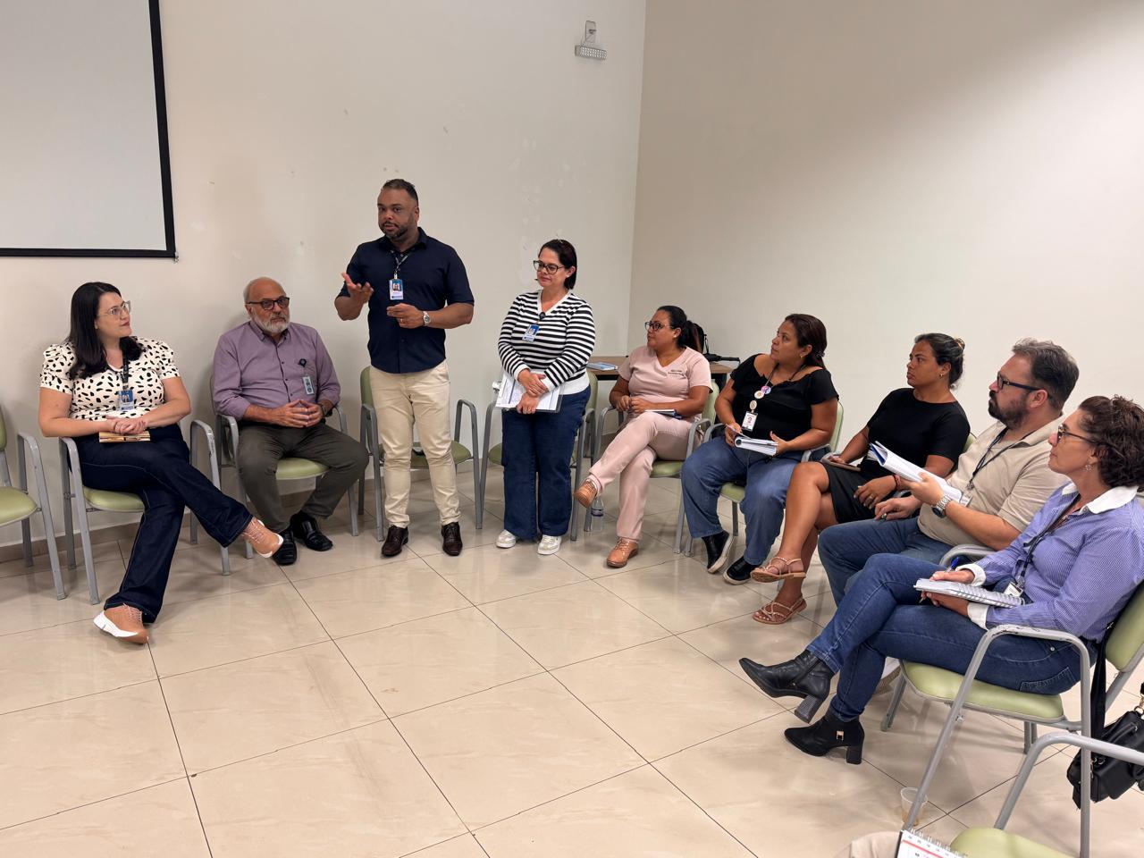 Reunião de articulação com os equipamentos da rede municipal para fortalecer integração entre Saúde e Assistência Social (3)