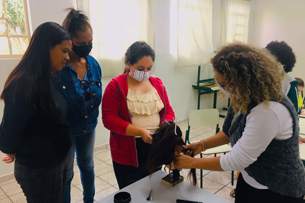 Comunidade ganha Centro de Capacita&ccedil;&atilde;o e Treinamento no bairro Henedina Cortez (4)