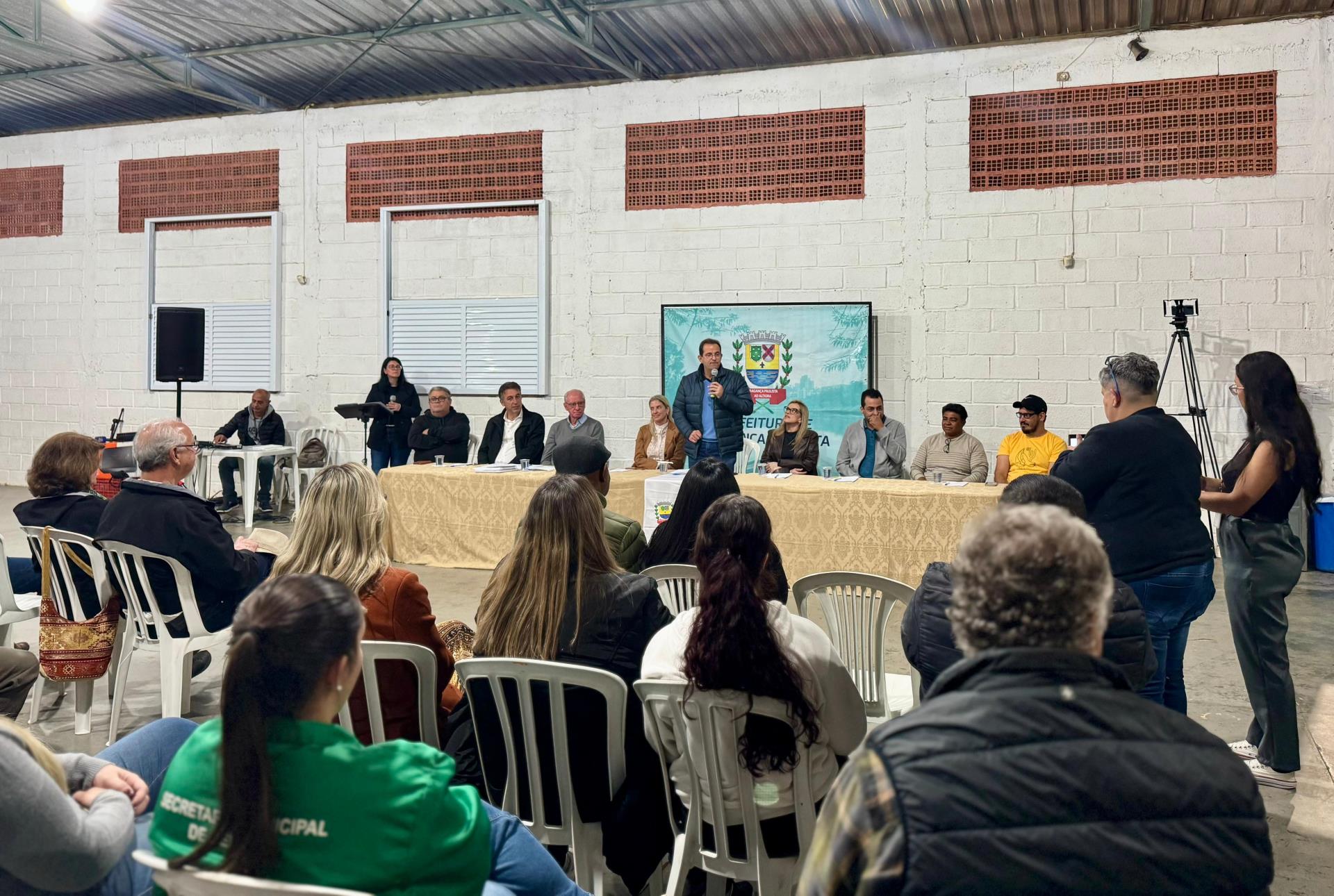 Reuni&atilde;o comunit&aacute;ria regi&atilde;o do &Aacute;gua Comprida 03