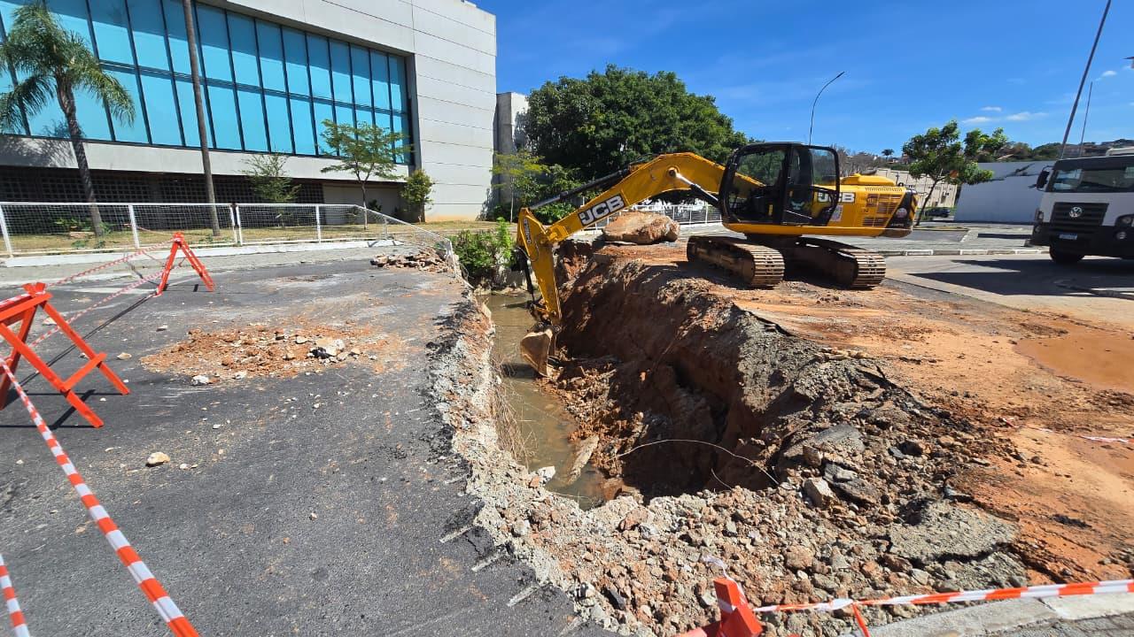 Reparos no solo são iniciados nas proximidades do Terminal Urbano Turístico Manuel José Rodrigues (3)