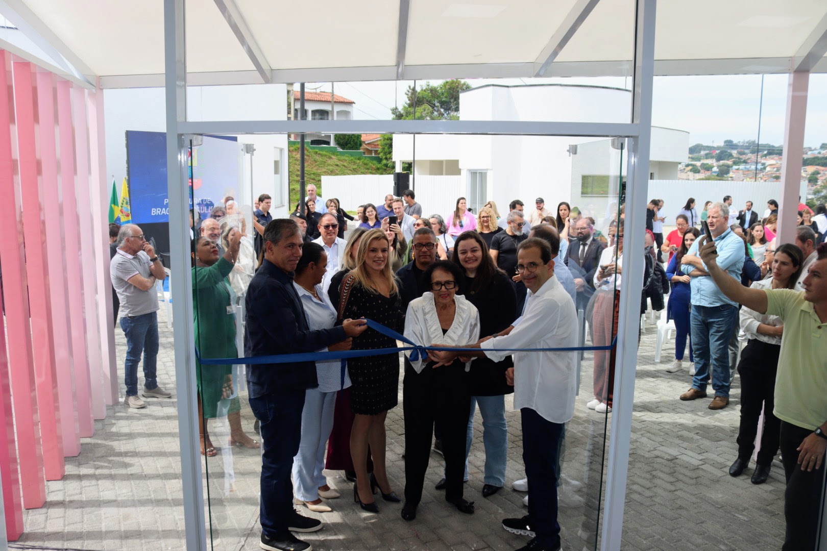 FOTO 3_ENTTREGA SIMB&Oacute;LICA DO CENTRO DE ATEN&Ccedil;&Atilde;O &Agrave; SA&Uacute;DE DA MULHER E DA CRIAN&Ccedil;A_16-04-2025