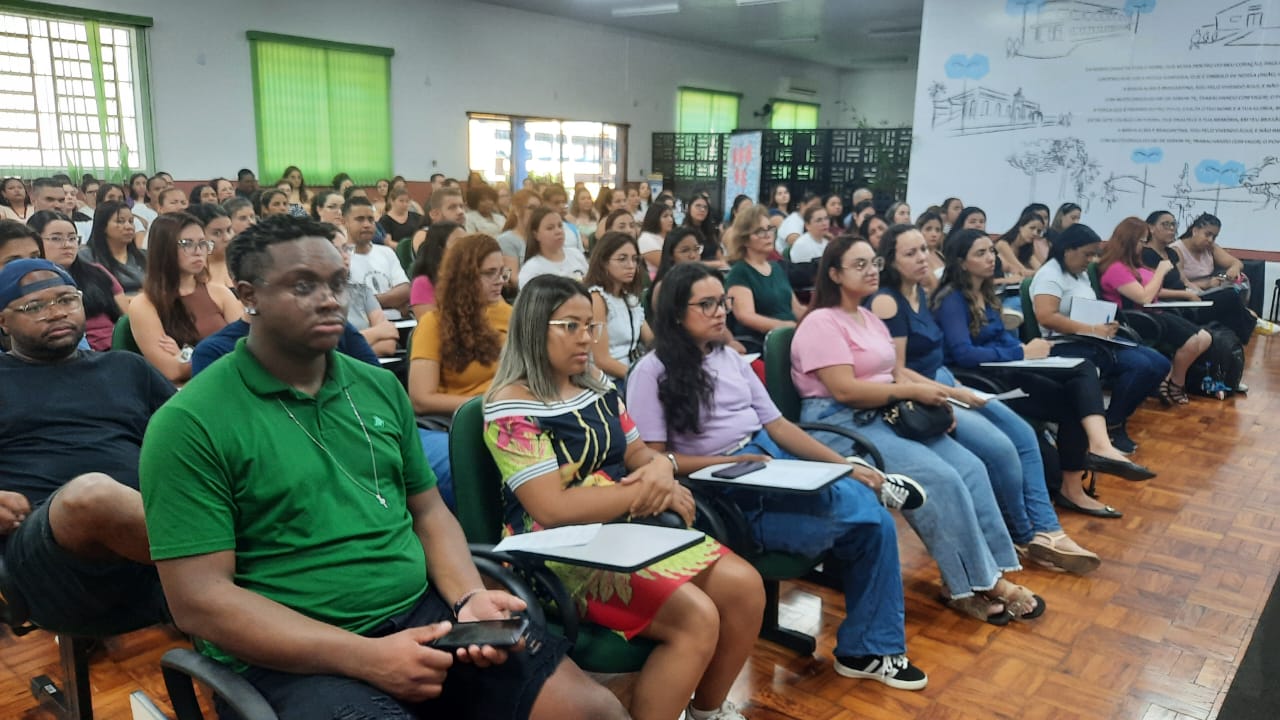 Secretaria de Educa&ccedil;&atilde;o d&aacute; in&iacute;cio &agrave; forma&ccedil;&atilde;o para monitores, oficineir