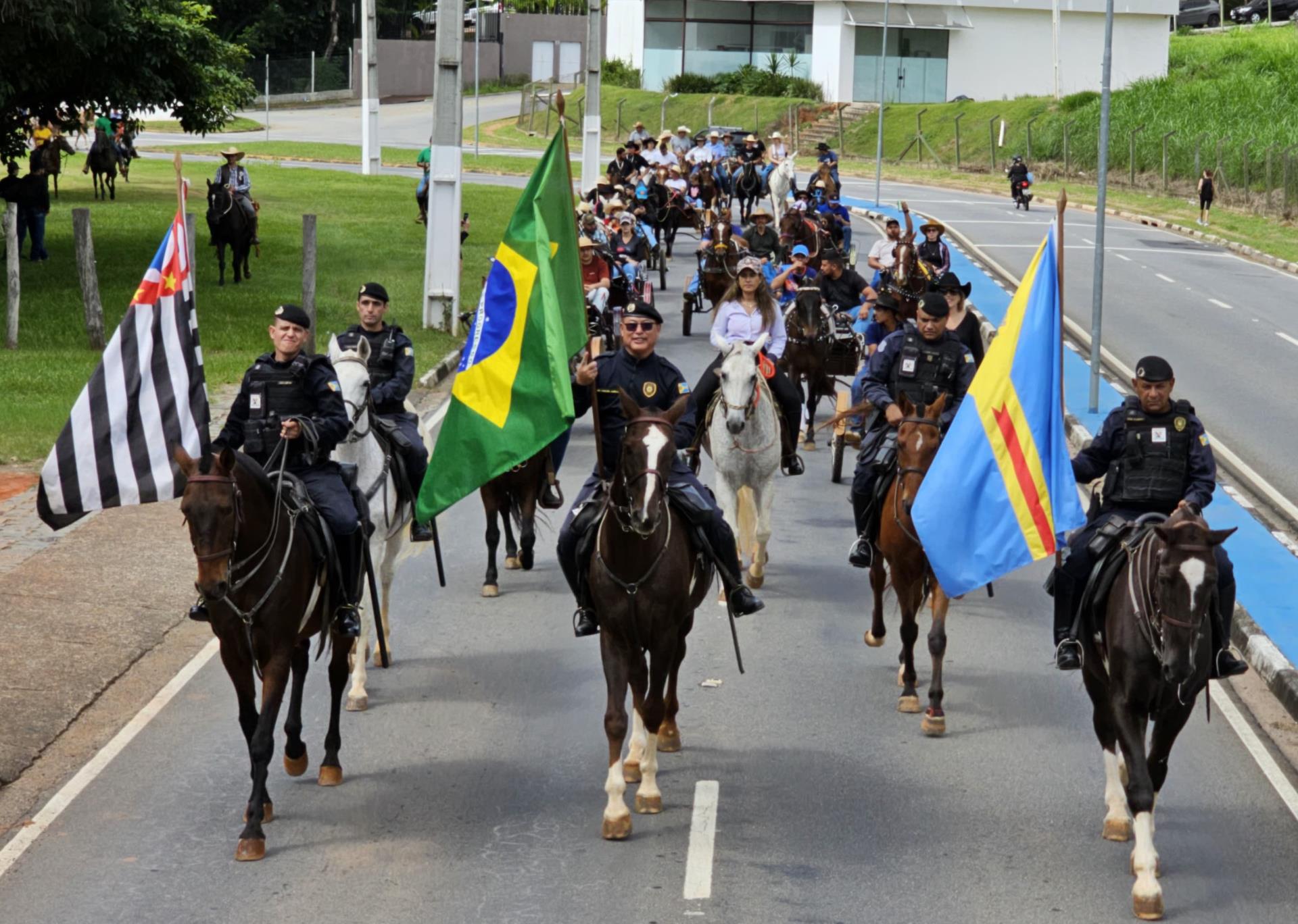 Cavalhada abre com sucesso a Expoagro e Festa do Pe&atilde;o de Bragan&ccedil;a Paulista (4)