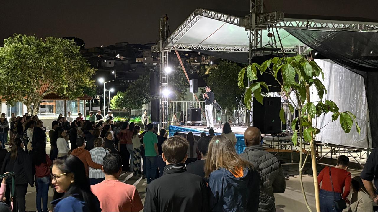 Show &ldquo;Natal do Rei&rdquo; emociona p&uacute;blico e transforma a Pra&ccedil;a do Matadouro em um grande encontro de f&eacute; e alegria (4)