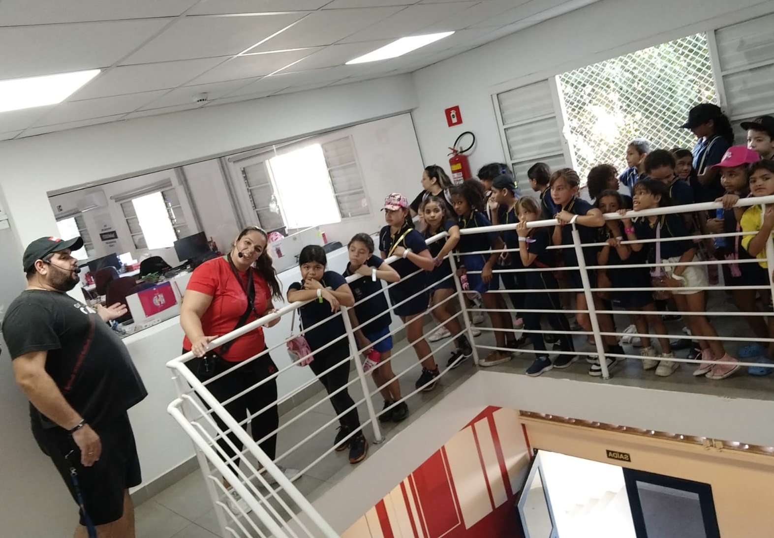 Crian&ccedil;as das escolas municipais de Bragan&ccedil;a Paulista visitam o Est&aacute;dio Nabi Abi Chedid (4)